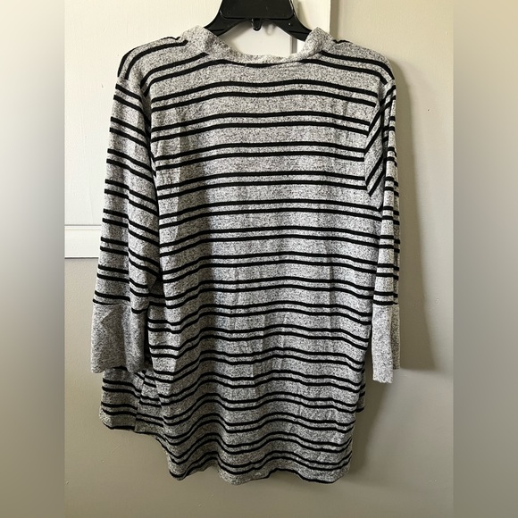 PLUS SIZE Maurices Open Striped Light Cardigan with Buttons, Women’s Plus Size 2 - Picture 4 of 4